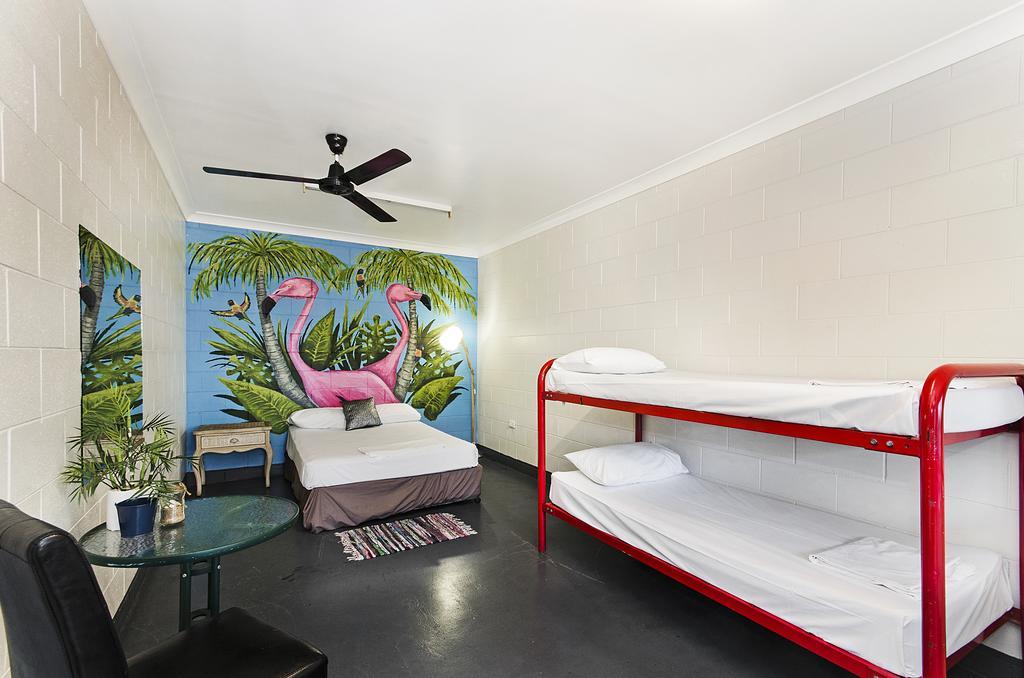 Adventurers Backpackers Pansiyon Townsville Dış mekan fotoğraf