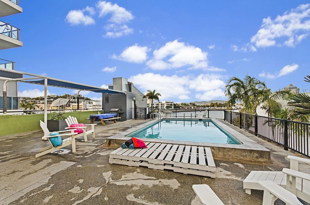 Adventurers Backpackers Pansiyon Townsville Dış mekan fotoğraf